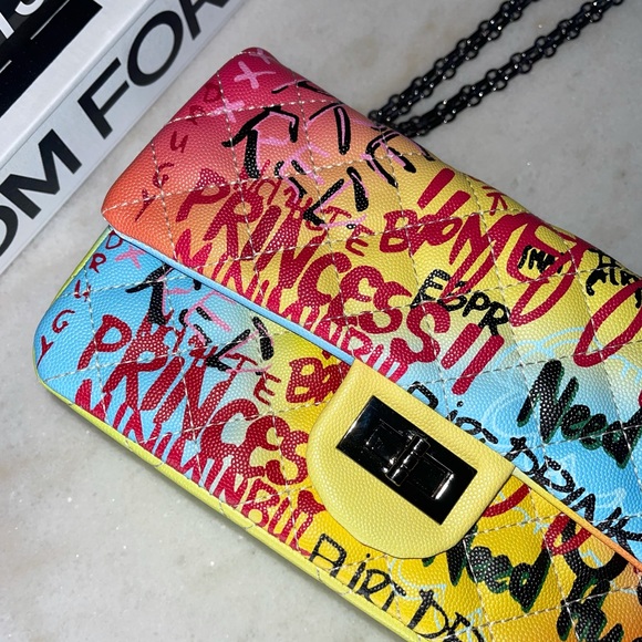 New "Flaunt It" - Multicolored Graffiti Handbag - Picture 11 of 17